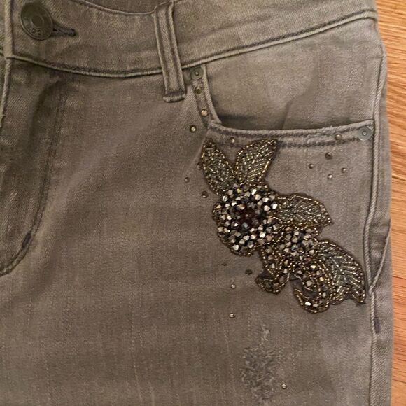 Chicos Platinum Jeggings Gray Distressed Rhinestone Jeans Size 0/US 4 - Picture 3 of 10